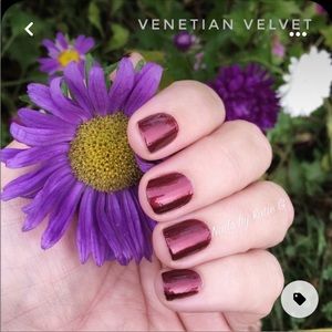 Color Street Venetian Velvet Shimmering Burgundy
